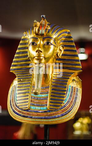 Masque funéraire du pharaon égyptien Toutankhamon Banque D'Images