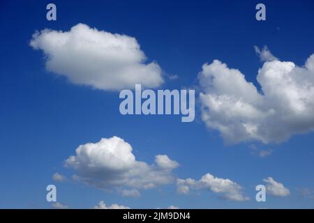 Schönwetter Clouds Banque D'Images