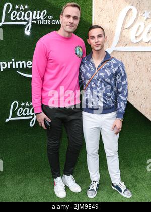 LOS ANGELES, CALIFORNIE, ÉTATS-UNIS - AOÛT 04 : Jussi-Pekka Kajaala et Adam Rippon, patineur américain et ami, arrivent à la première de Los Angeles de la saison 1 « A League of Own » d'Amazon Prime Video, qui s'est tenue au stade Easton de l'Université de Californie à Los Angeles (UCLA) sur 4 août 2022 à Los Angeles, Californie, États-Unis. (Photo de Xavier Collin/image Press Agency) Banque D'Images