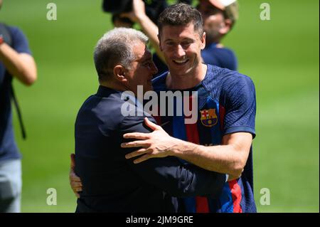 Nouvelle signature de Robert Lewanoski lors de son dévoilement en tant que nouveau joueur du FC Barcelone au Camp Nou à Barcelone, en Espagne. Banque D'Images