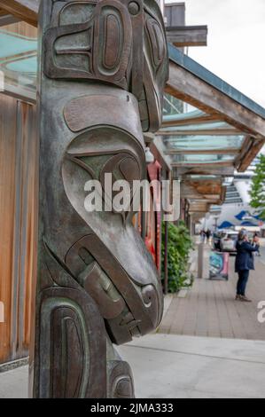 Juneau, Alaska - 27 juillet 2022 : détail extérieur de l'Institut du patrimoine de Sealaska. Banque D'Images