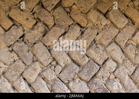 Détail de la technologie de mur utilisée par les anciens Slaves. L'ancienne technologie de construction de maisons à partir de briques d'argile Banque D'Images