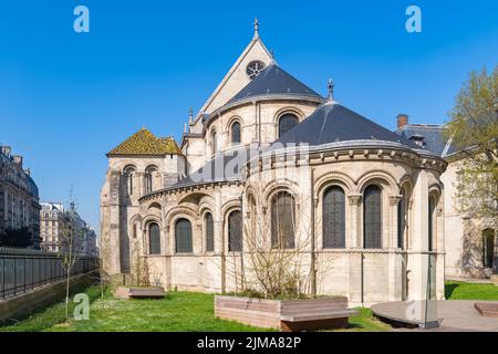 Paris, la chapelle du musée des Arts et métiers, place publique Banque D'Images