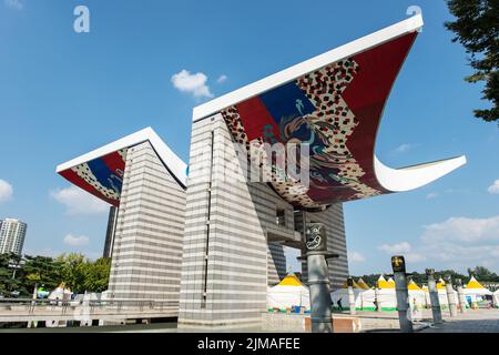 Séoul, Corée du Sud - 29 septembre 2016 : porte de la paix mondiale. Le représentant olympique de Séoul en 24th sym Banque D'Images