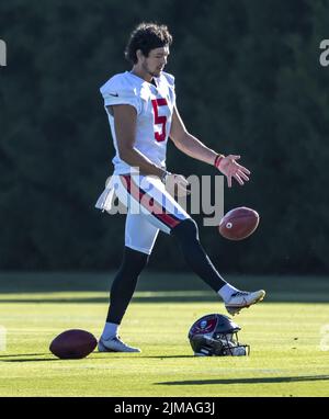 Tampa, États-Unis. 05th août 2022. Jake Carmada, le perforateur des Buccaneers de la baie de Tampa, se détend pendant l'entraînement au centre d'entraînement de l'équipe à Tampa, en Floride, vendredi, 5 août 2022. Photo de Steve Nesius/UPI crédit: UPI/Alamy Live News Banque D'Images