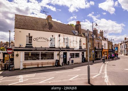 Quayside Bar and Harbour Street, Whitstable, Kent, Angleterre, Royaume-Uni Banque D'Images