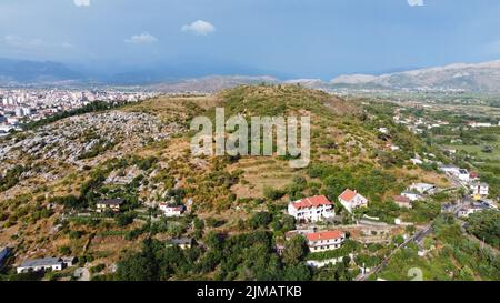 La vue aérienne de la ville de Shkoder, dans le nord-ouest de l'Albanie. Banque D'Images