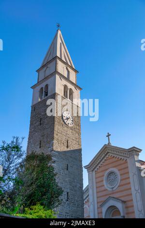 Izola, le beffroi et l'église de Saint Maur - Slovénie Banque D'Images