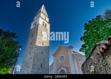 Izola, le beffroi et l'église de Saint Maur - Slovénie Banque D'Images