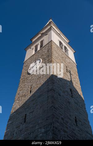 Izola, le beffroi et l'église de Saint Maur - Slovénie Banque D'Images