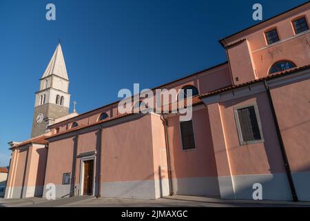 Izola, le beffroi et l'église de Saint Maur - Slovénie Banque D'Images