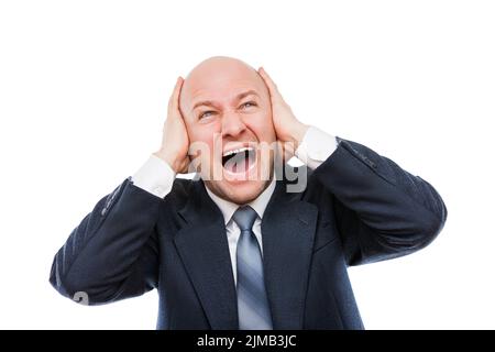 Criant ou hurlant, un homme d'affaires fatigué et stressé se protège des oreilles Banque D'Images