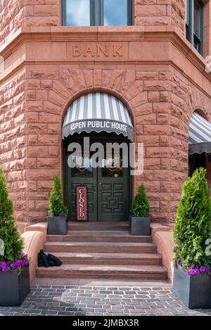 Extérieur de la Maison publique d'Aspen, un restaurant à l'intérieur de l'historique Opéra de Wheeler. Banque D'Images