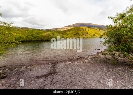 Vue sur le lac Llyn Padarn près de Llanberis, Snowdonia, Gwynedd, pays de Galles du Nord, Royaume-Uni Banque D'Images