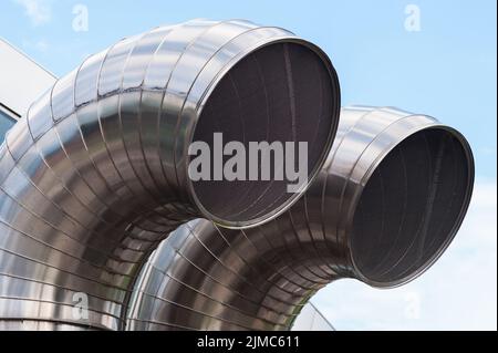 Tuyaux en acier inoxydable. Les conduits d'échange d'air, constructions souterraines. Banque D'Images