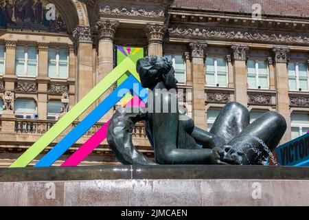 La célèbre Floozie de Birmingham dans le jacuzzi, la rivière par l'artiste Dhruva Mistry et les fontaines pendant les Jeux du Commonwealth à Birmingham 202, Royaume-Uni Banque D'Images