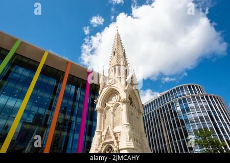 Architecture ancienne et moderne à Chamberlain Square, Birmingham, Royaume-Uni été 2022 Banque D'Images