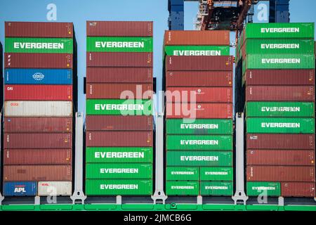 Europoort, Port de Rotterdam, Evergreen Reederei Container Ship Ever Ace, actuellement le troisième plus grand conteneur cargo dans le monde, avec jusqu'à 24, Banque D'Images