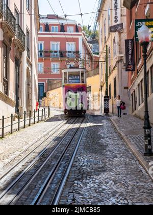 Tram, Elevador da Gloria, quartier de Chiado, Lisbonne, Portugal Banque D'Images