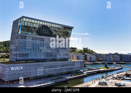 Musée Munch au port, architectes Jens Richter et Juan Herreros, architecture moderne, vue d'en haut, contre-jour, quartier de Bjorvika Banque D'Images