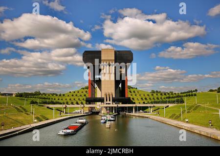 Strepy-Thieu un ascenseur de bateau sur le Canal du Centre. Le Roeulx, Hainaut, Belgique Banque D'Images