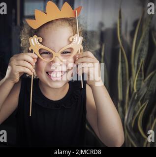 Portrait drôle de petite fille Banque D'Images