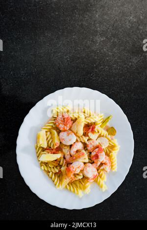 Pâtes de fruits de mer en sauce aigre-douce Banque D'Images