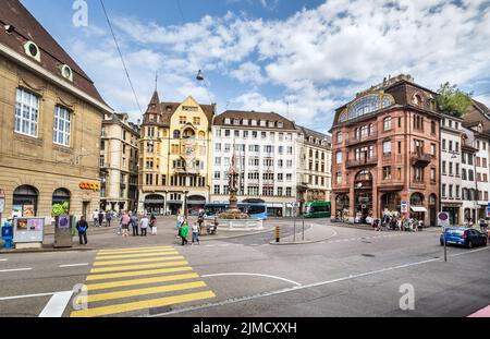 Place du marché aux poissons dans le centre de Bâle. Suisse Banque D'Images