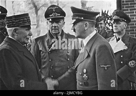 Le maréchal Pétain, collaborateur, se serrer la main avec Hitler à Montoire sur 24 octobre 1940. Banque D'Images