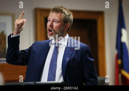 Austin, Texas, États-Unis. 5th août 2022. WESLEY BALL présente des arguments de clôture le vendredi 5 août 2022 au palais de justice du comté de Travis à Austin. Les jurés ont été invités à évaluer les dommages-intérêts punitifs contre l'hôte d'Infowars Alex Jones (non montré) après avoir accordé $4,1 millions de dommages-intérêts réels aux parents de Jesse Lewis jeudi. (Credit image: © Briana Sanchez via ZUMA Press Wire) Banque D'Images