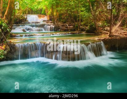 Belle cascade Huai Mae Khamin, Thaïlande Banque D'Images