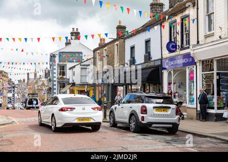 Centre ville de Clitheroe, Bunting dans la rue du château de Clitheroe, Ribble Valley Lancashire, Angleterre, 2022 Banque D'Images