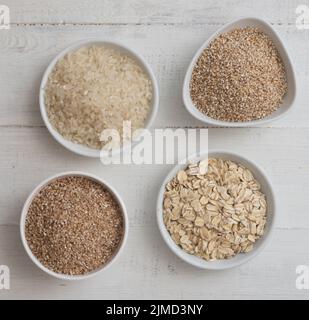 Céréales dans des assiettes Banque D'Images