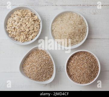 Céréales dans des assiettes Banque D'Images