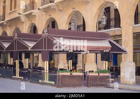 Beyrouth, Liban, 03 avril - 2017 : Nouveau centre-ville de Beyrouth, avec un café sur les trottoirs. Banque D'Images