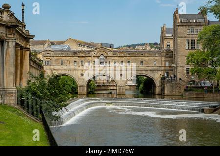 Rivière Avon et pont Pulteney, Bath, Somerset, Angleterre Banque D'Images