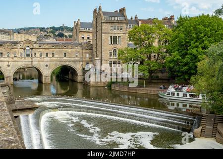 Rivière Avon et pont Pulteney, Bath, Somerset, Angleterre Banque D'Images