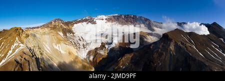 Cratère du volcan actif de Mutnovsky Banque D'Images