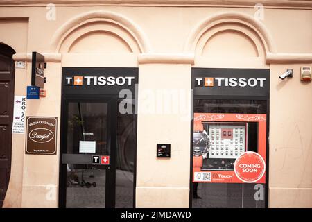 Photo d'un signe avec le logo de Tissot sur leur magasin principal à Ljubljana, Slovénie. Tissot sa est un horloger de luxe suisse. La société a été fondée Banque D'Images