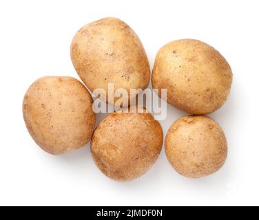 Groupe de pommes de terre crues isolées sur blanc Banque D'Images