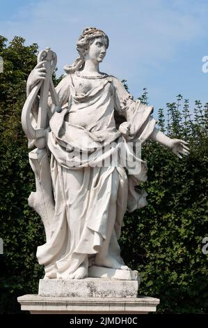 Sculpture féminine dans le parc du Belvédère inférieur Banque D'Images