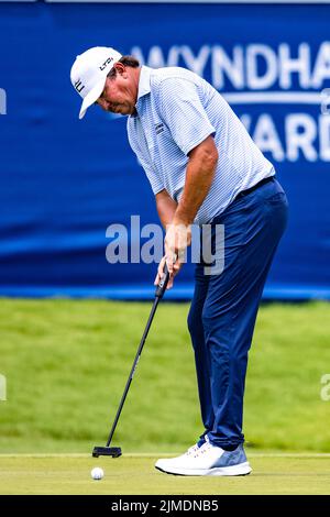 5 août 2022: Jason Dufner manque ce putt par sur dix-huit pendant le championnat 2022 Wyndham au Sedgefield Country Club à Greensboro, NC. Scott Kinser/CSM Banque D'Images