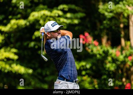 5 août 2022: Corey Conners débarque sur le sixième lors du championnat 2022 Wyndham au Sedgefield Country Club à Greensboro, NC. Scott Kinser/CSM Banque D'Images