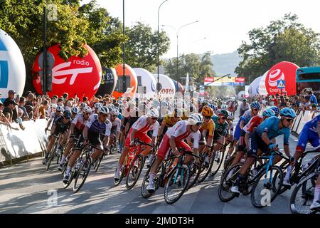 Cracovie, Pologne. 05th août 2022. La course de peloton dans les rues pendant le dernier 7th jour du 79. Tour de Bologne : visite du monde de l'UCI. Crédit : SOPA Images Limited/Alamy Live News Banque D'Images