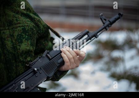 Le canon d'un fusil d'assaut.Armes pour soldats. Banque D'Images