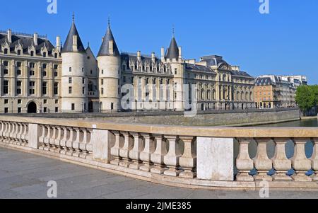 Paris, Français , la conciergerie , Pont Pont au change Banque D'Images