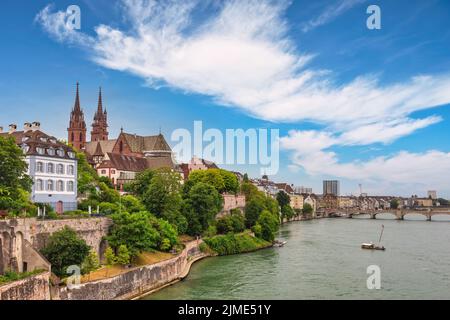 Bâle Suisse, vue sur le Rhin et la cathédrale de Bâle Banque D'Images