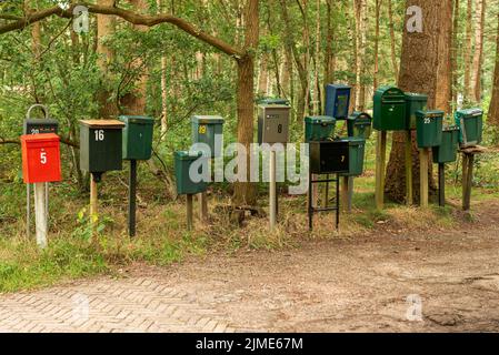 Collection de boîtes aux lettres sur la route Banque D'Images