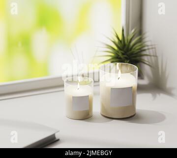 Bougie parfumée avec maquette d'étiquette vierge, bougies aromatiques blanches en verre sur surface blanche avec plante verte sur fond, Banque D'Images