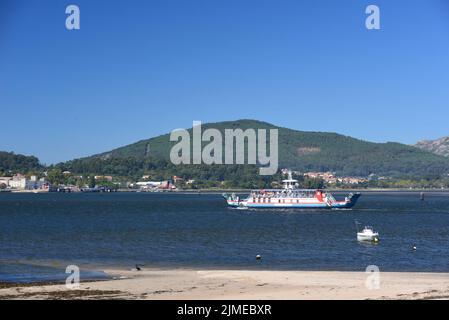 Ferry sur la traversée du fleuve Minho entre l'Espagne et le Portugal Banque D'Images